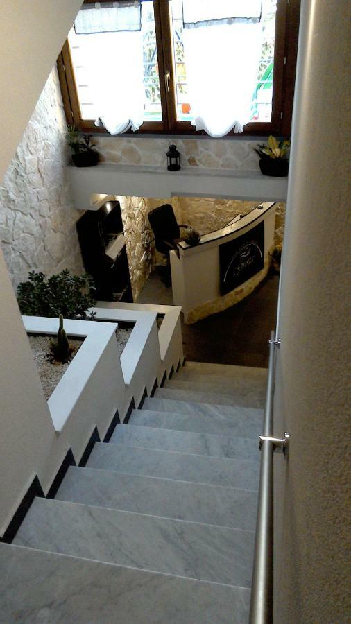 B&B La Grotta 尼科洛西 外观 照片