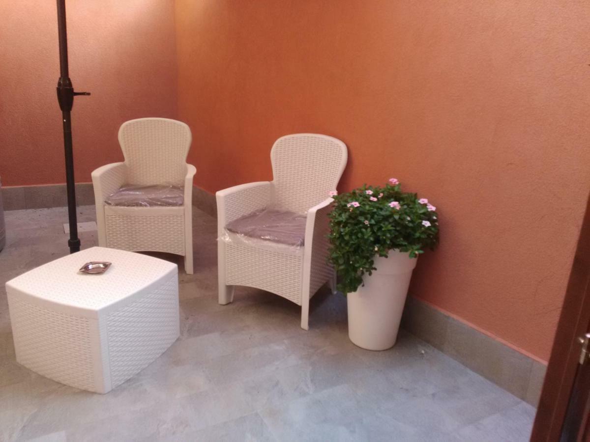 B&B La Grotta 尼科洛西 外观 照片